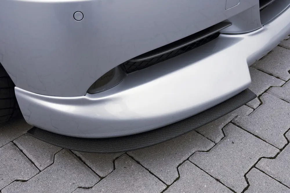 Aktuální Rieger lipa pod přední nárazník pro BMW řada 3 E90, E91 sedan, touring před faceliftem, 03/05-08/08, 08/05-08/08, plast ABS s povrchovou úpravou Carbon-Look, pod přední spoiler Rieger obj. kód K 00053400