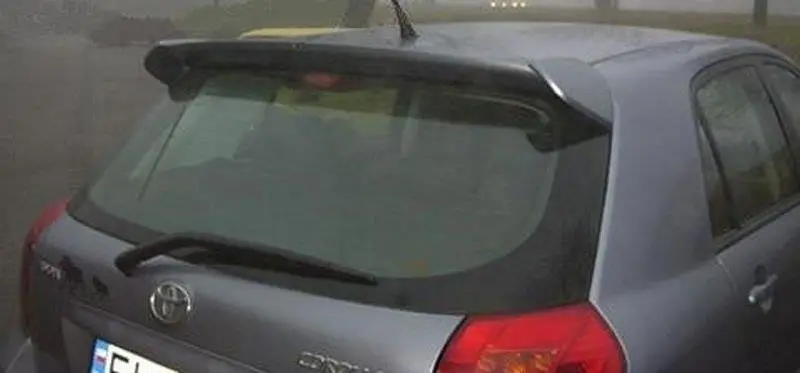 Super Cena Maxton Design prodloužení víka kufru pro Toyota Corolla Mk9, černý lesklý plast ABS