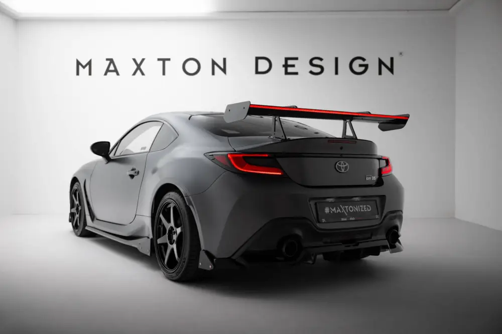 Maxton Design zadní křídlo s horním uchycením (swan-neck) a LED světlem pro Toyota GR86 Mk1, pravý karbon Časově Omezené